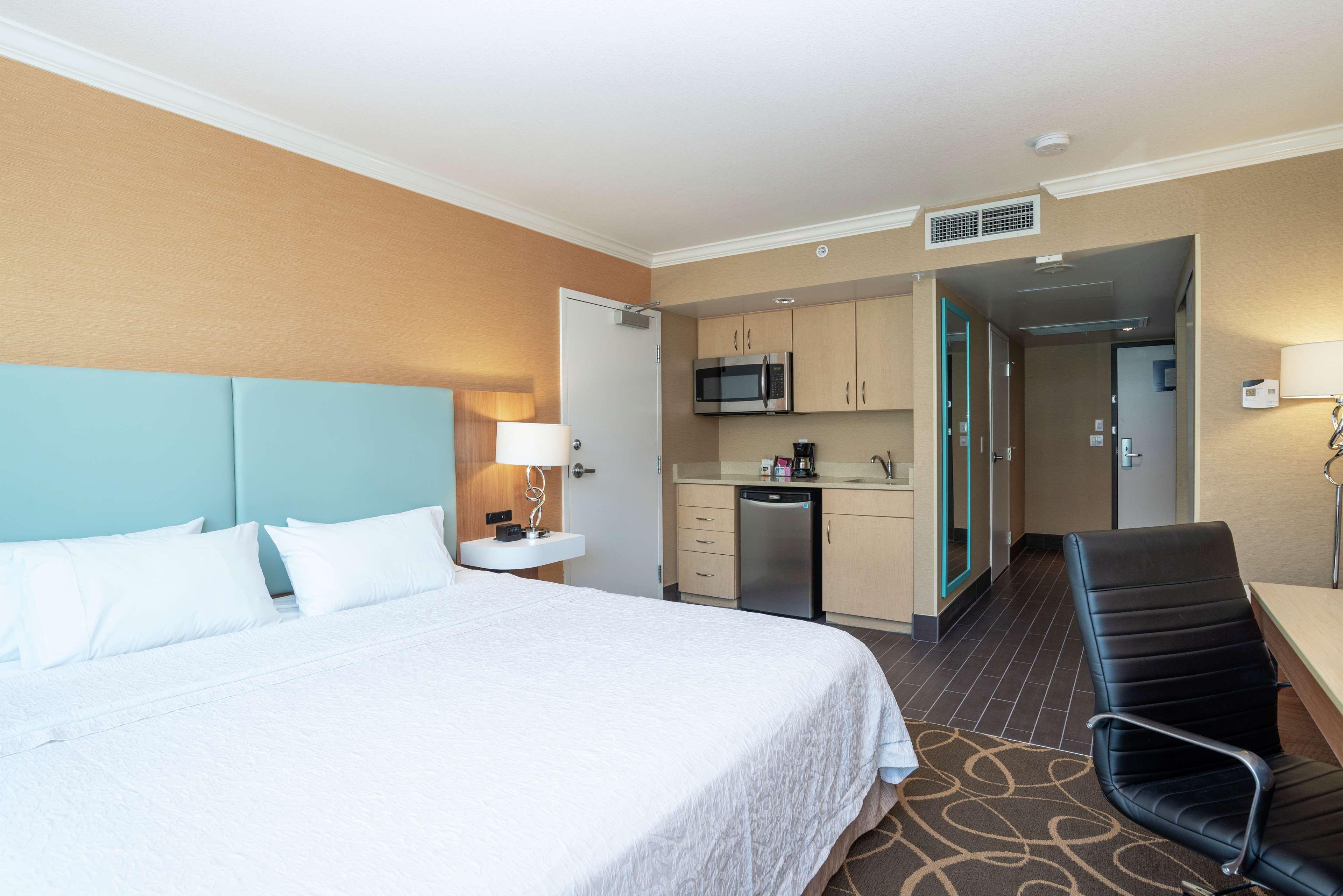 Hampton & Suites, By Hilton - Downtown 3*