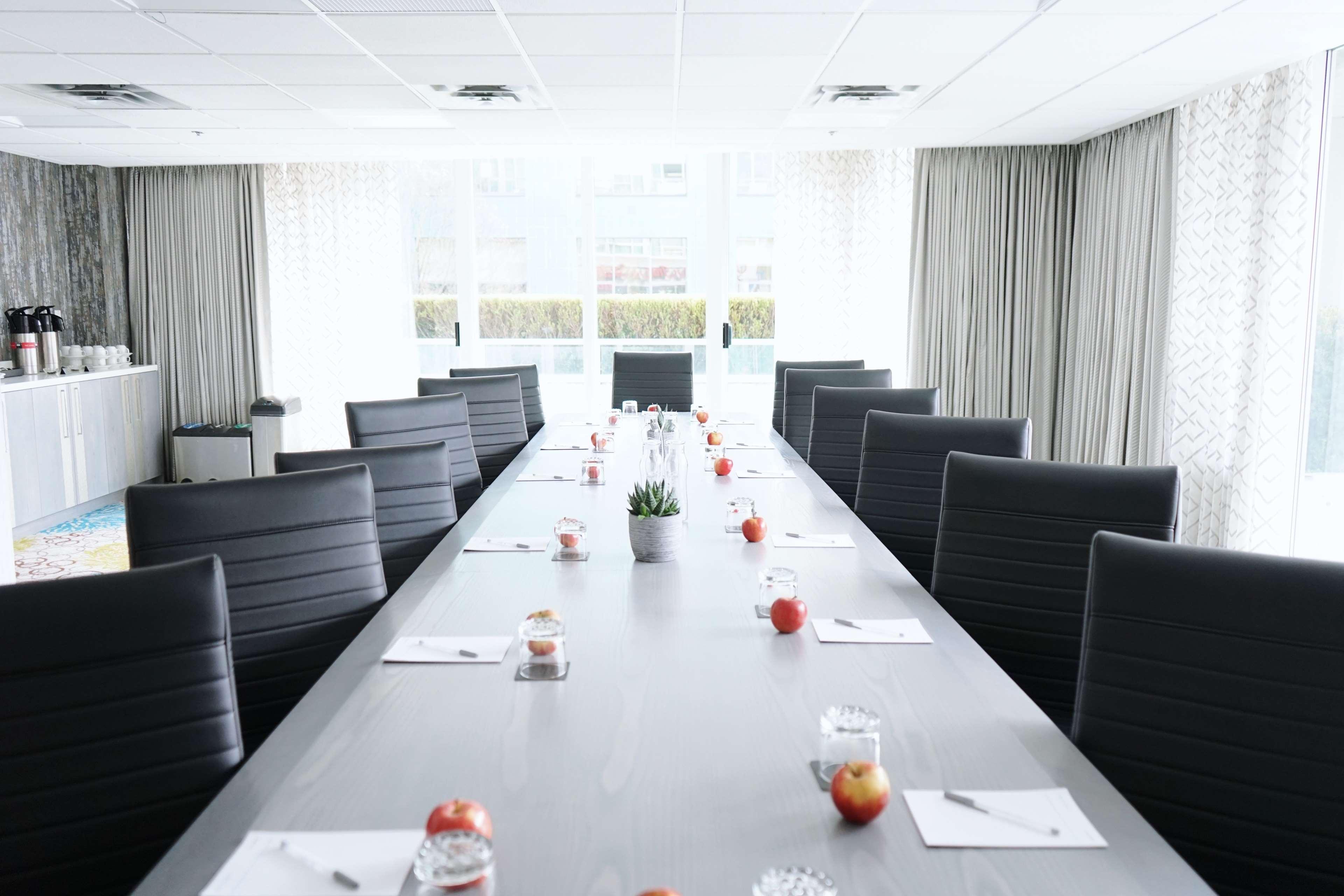 Hampton & Suites, By Hilton - Downtown Hotel 3*