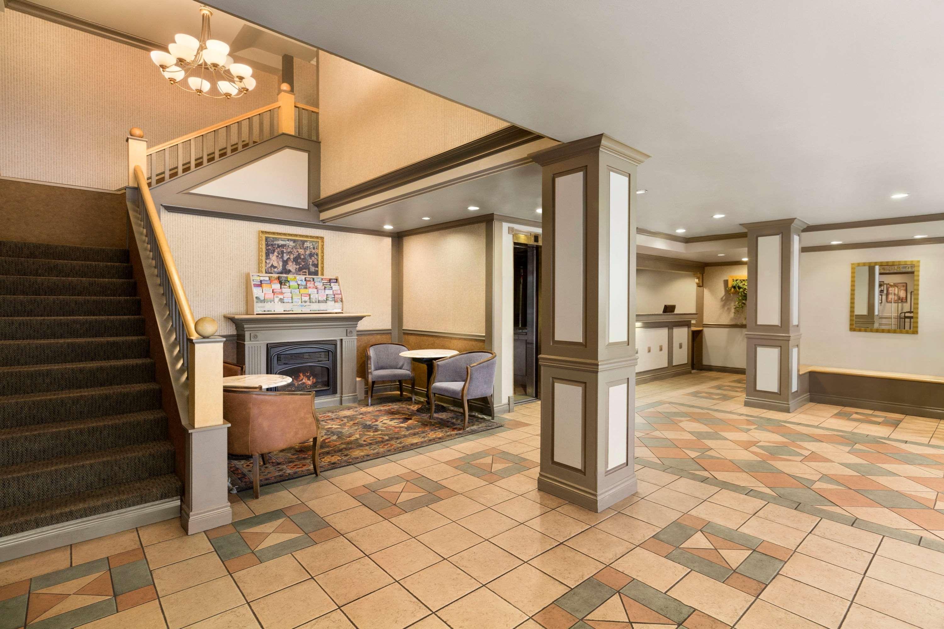 Days By Wyndham Downtown Hotel Vancouver