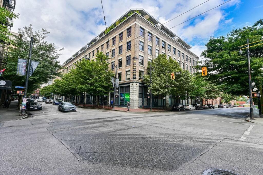 Stylish 1-bedroom Loft In Gas Town * Vancouver