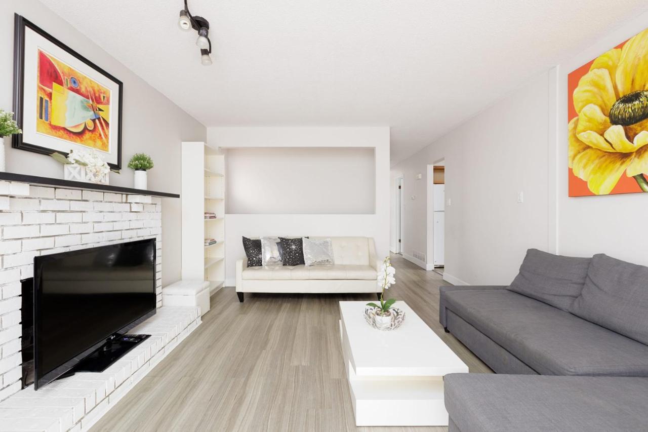 Huge 4 Bedroom Upper Apartment *