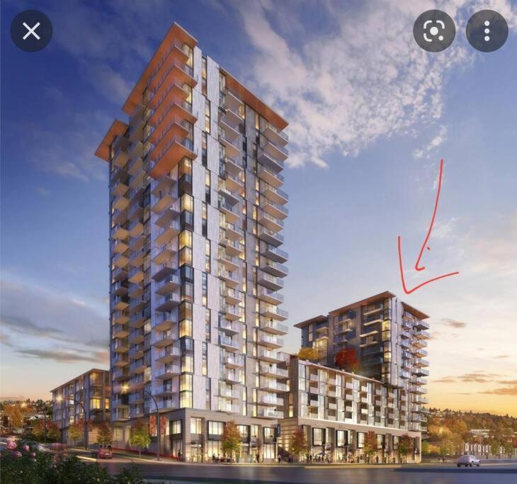 Modern 1-bedroom Den With Convenient Computer Setup, And Pet-friendly Environment, An Ideal For Travellers * Vancouver