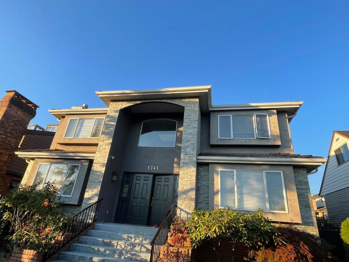 Adorable 2-bedroom Basement In *
