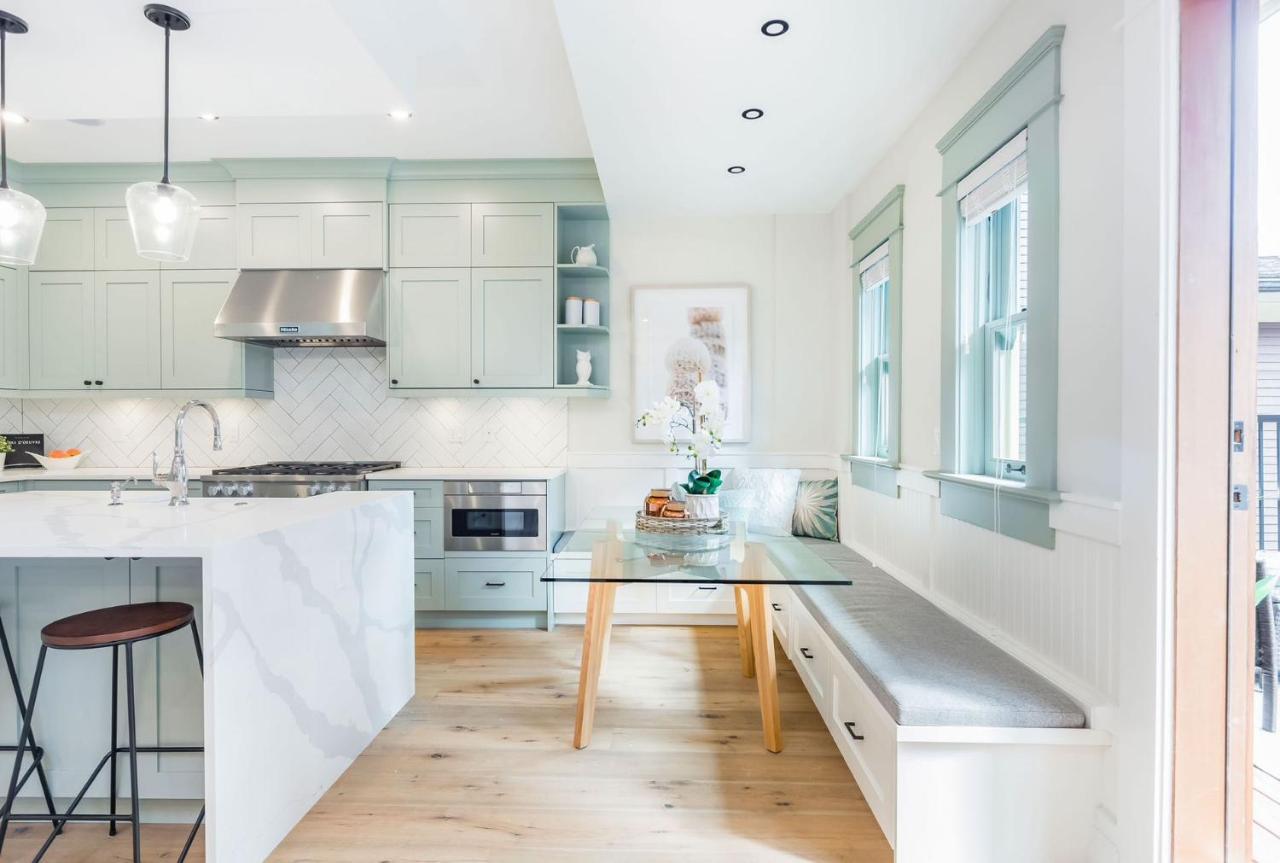 Homestay Easeful 2 Bedroom Unit Near Bay Vancouver