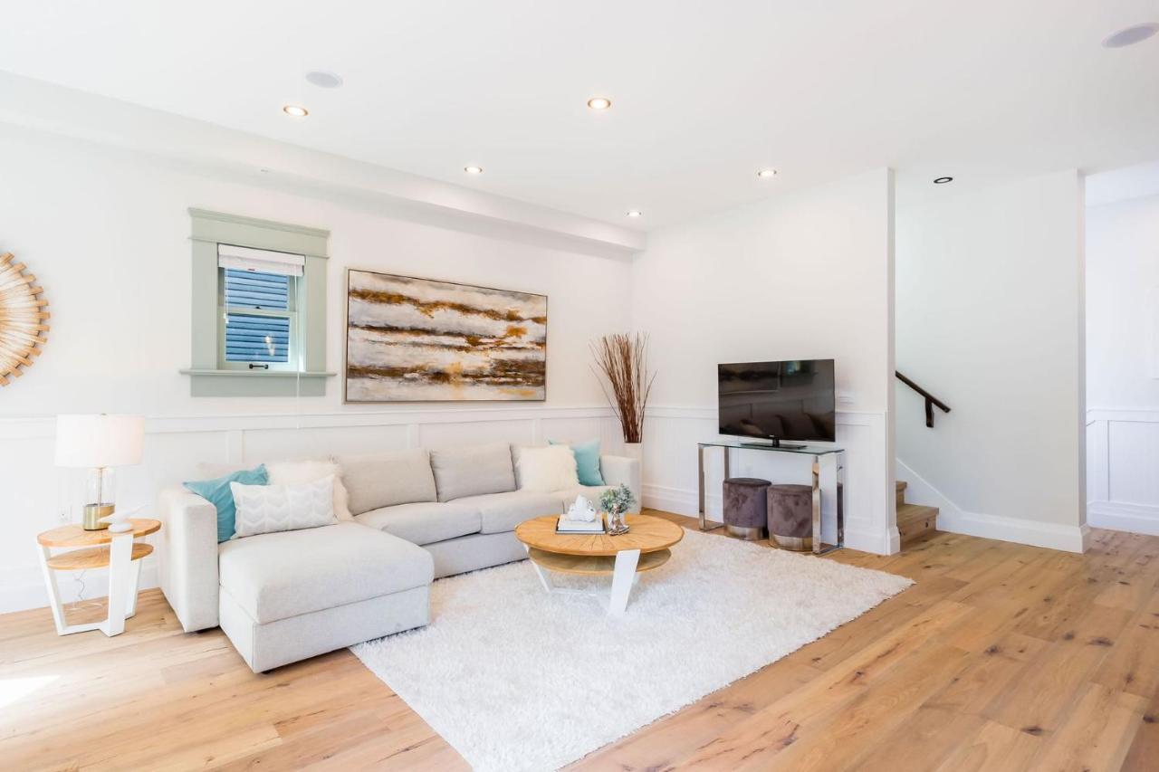 Easeful 2 Bedroom Unit Near Bay Homestay Vancouver