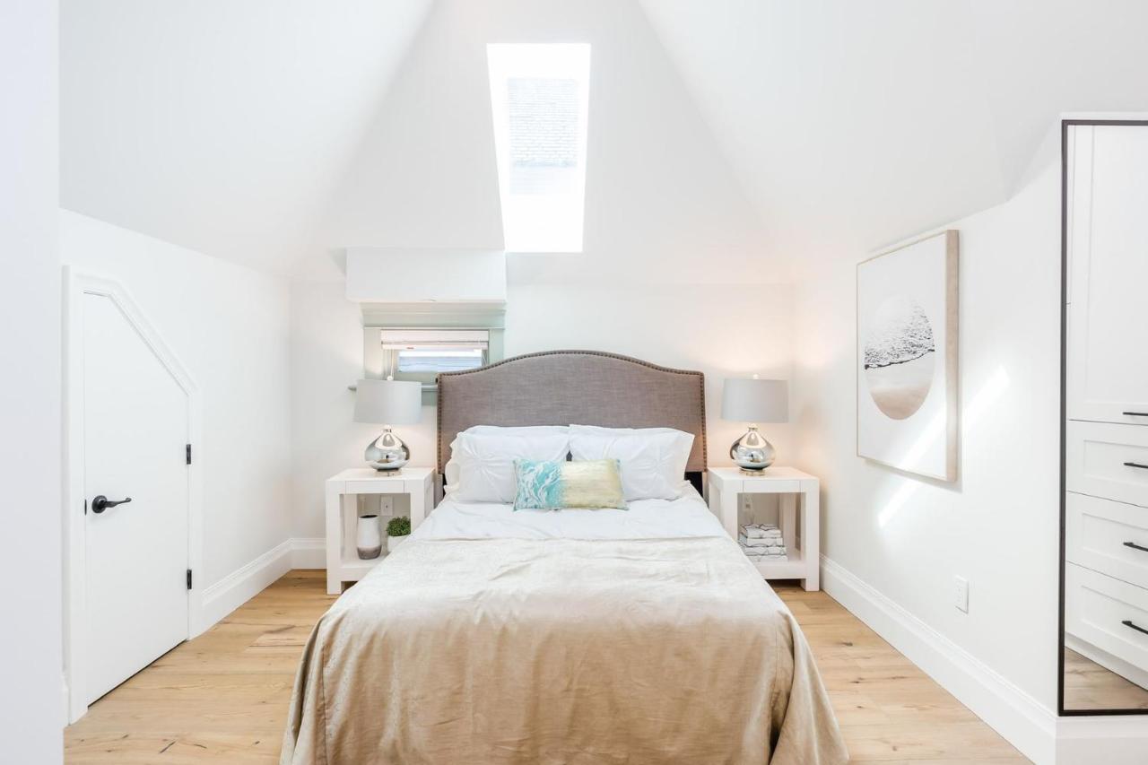 Easeful 2 Bedroom Unit Near Bay Homestay Vancouver