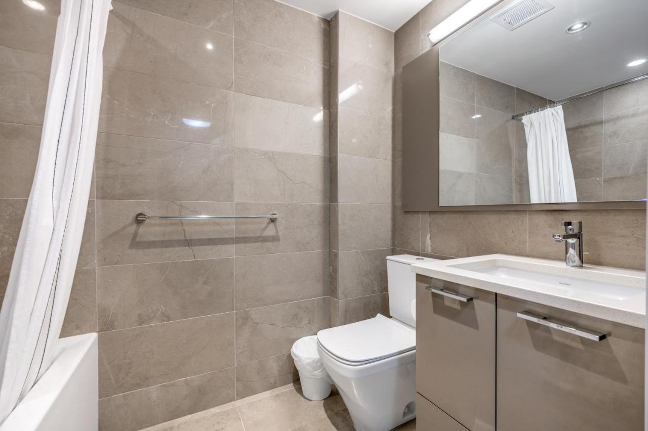 Cozy 1 Bedroom Unit Near Queen Elizabeth Park Apartment