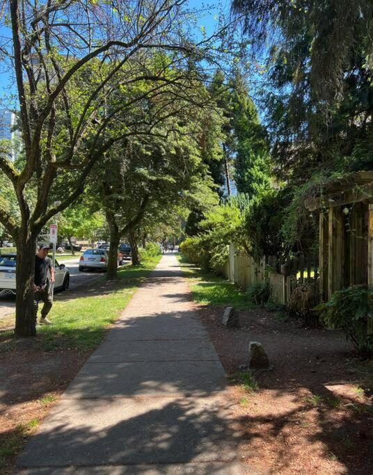 A Gentle Hideaway In The Urban Forest West End Downtown Apartment