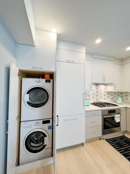 A Gentle Hideaway In The Urban Forest West End Downtown Apartment
