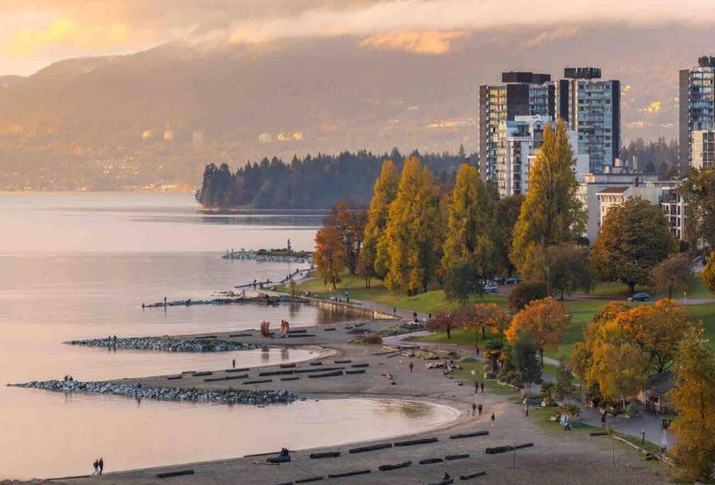 A Gentle Hideaway In The Urban Forest West End Downtown Vancouver