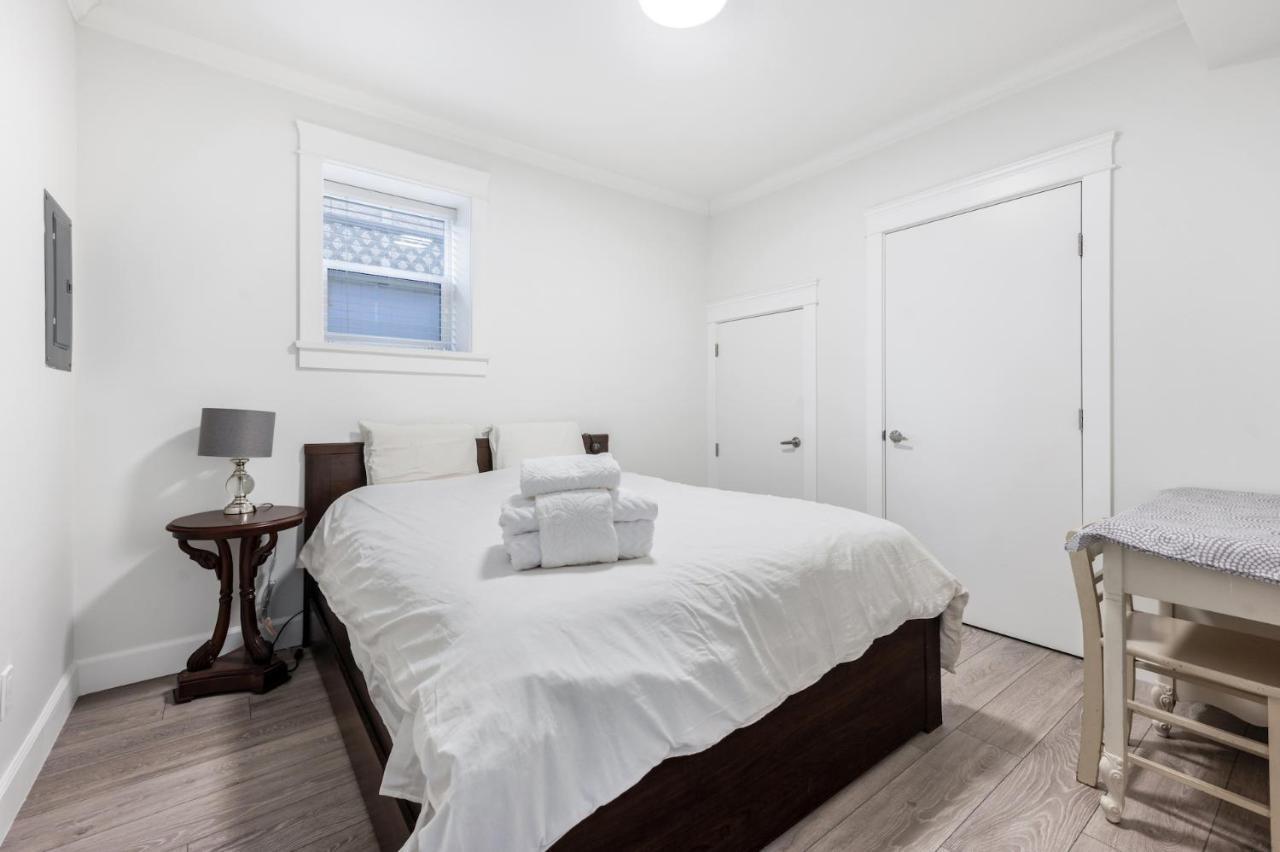 Holiday home Explore From Deluxe 2b/1b Basement Vancouver