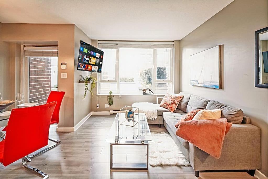 Yaletown Oceanview Gem 3 Bedroom Luxury Haven Apartment *