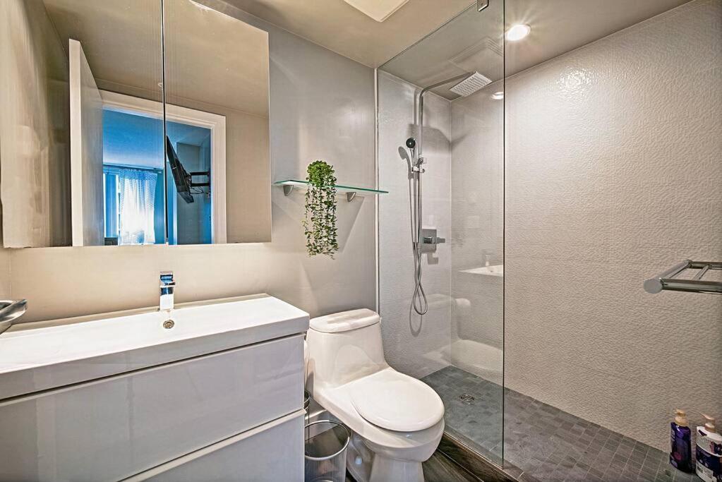 Yaletown Oceanview Gem 3 Bedroom Luxury Haven Apartment