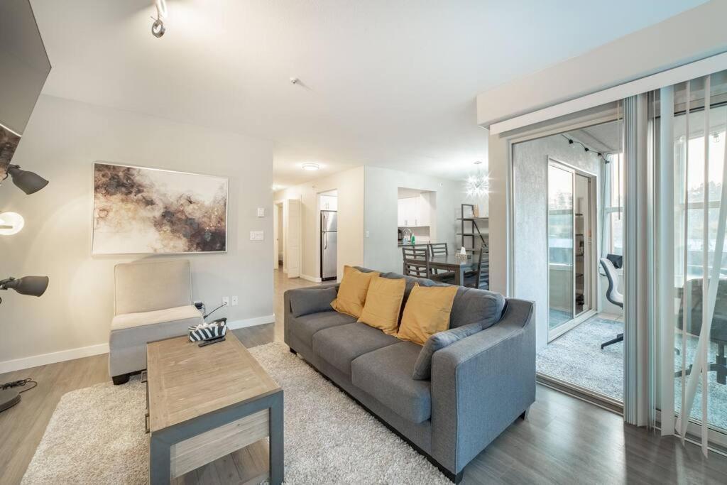 2-bdr 2-bath I 1100 Sq.ft I Walking Distance To Granville Island * Vancouver