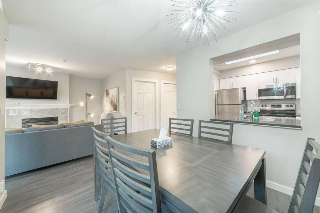 Apartment 2-bdr 2-bath I 1100 Sq.ft I Walking Distance To Granville Island