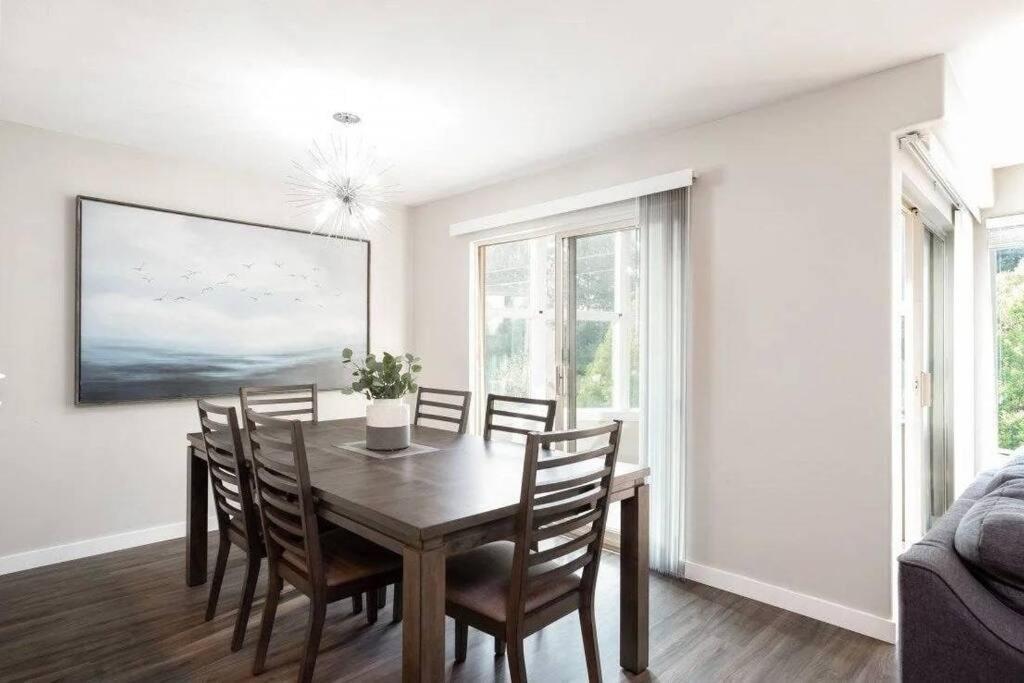 2-bdr 2-bath I 1100 Sq.ft I Walking Distance To Granville Island Apartment Vancouver