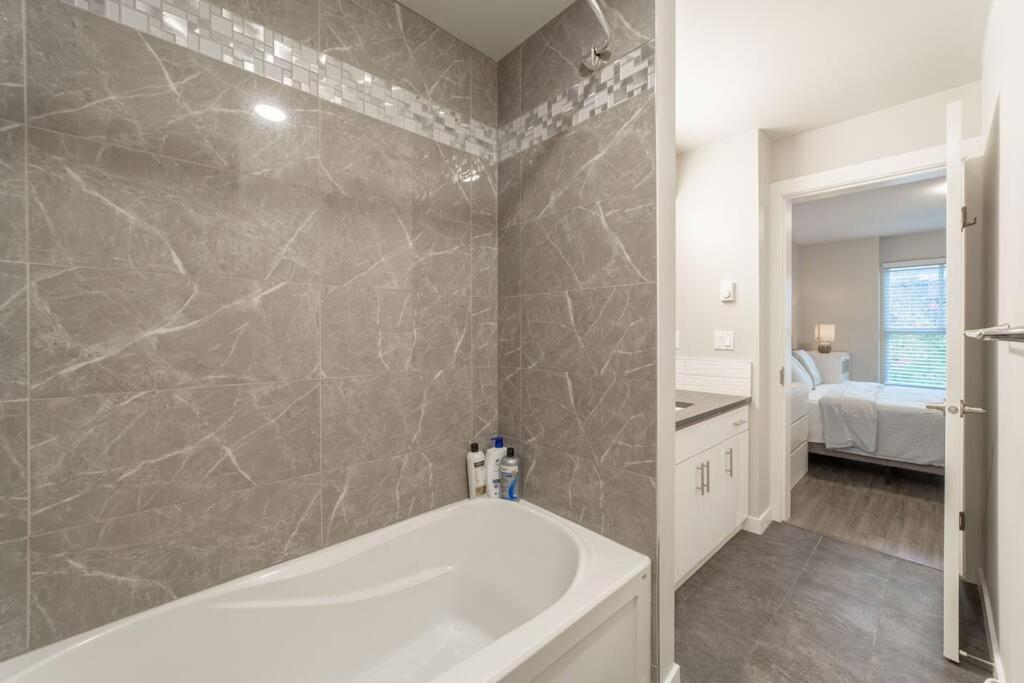 2-bdr 2-bath I 1100 Sq.ft I Walking Distance To Granville Island Vancouver