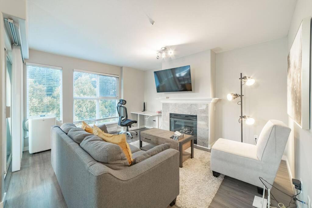 Apartment 2-bdr 2-bath I 1100 Sq.ft I Walking Distance To Granville Island *