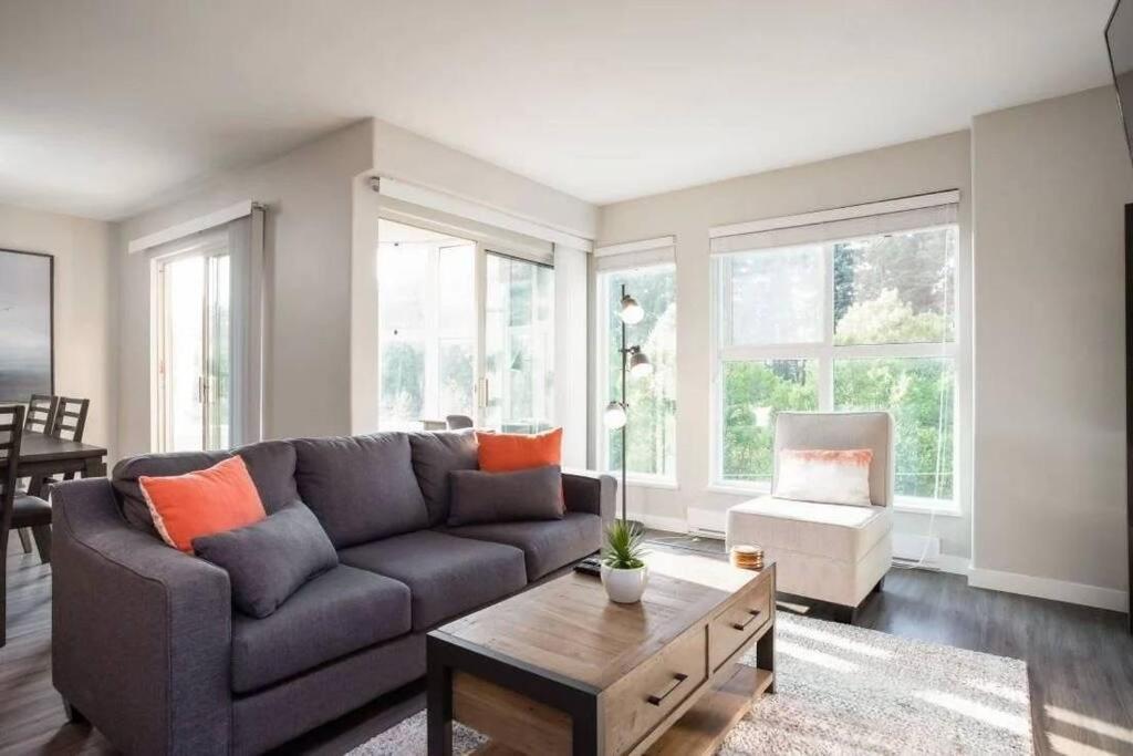 2-bdr 2-bath I 1100 Sq.ft I Walking Distance To Granville Island Apartment *