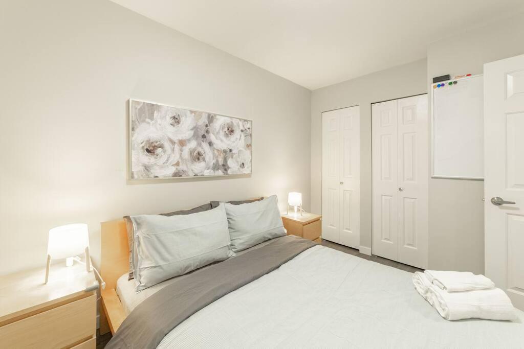 2-bdr 2-bath I 1100 Sq.ft I Walking Distance To Granville Island Apartment
