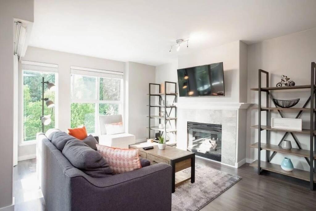 Apartment 2-bdr 2-bath I 1100 Sq.ft I Walking Distance To Granville Island *