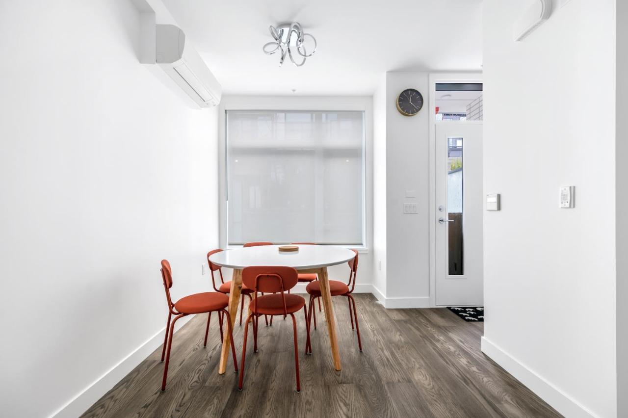 Holiday home New 3bd Townhouse Near Qe Park *
