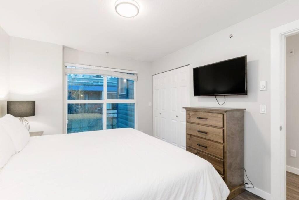 2-bdr 2-bath I 1100 Sq.ft I Walking Distance To Granville Island Apartment Vancouver