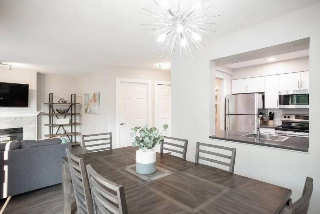 2-bdr 2-bath I 1100 Sq.ft I Walking Distance To Granville Island Vancouver