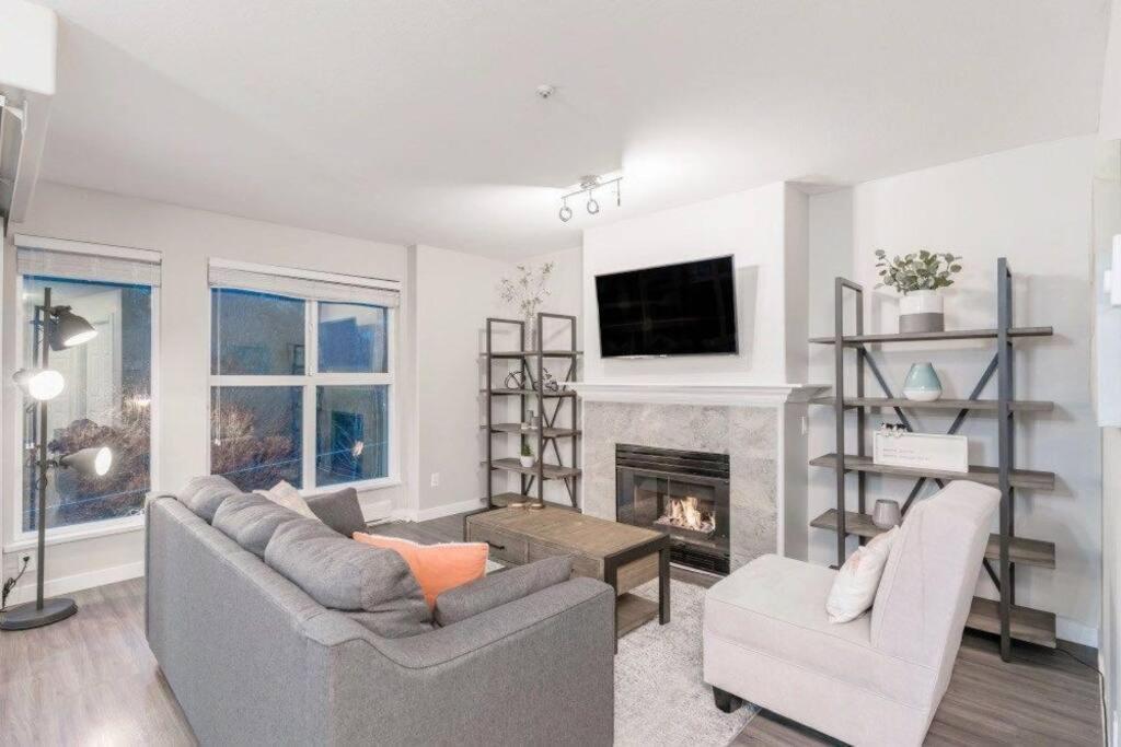 Apartment 2-bdr 2-bath I 1100 Sq.ft I Walking Distance To Granville Island