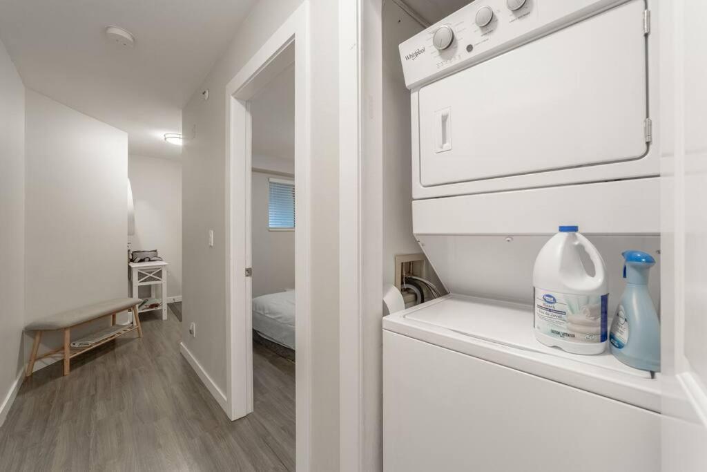 2-bdr 2-bath I 1100 Sq.ft I Walking Distance To Granville Island Apartment