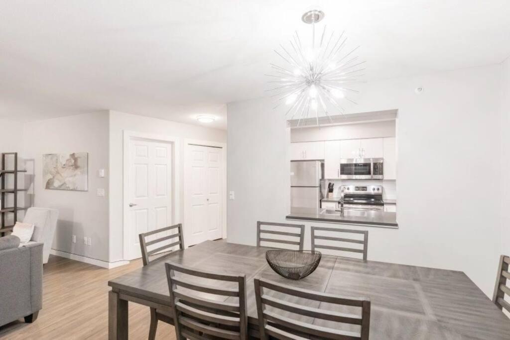 2-bdr 2-bath I 1100 Sq.ft I Walking Distance To Granville Island Apartment