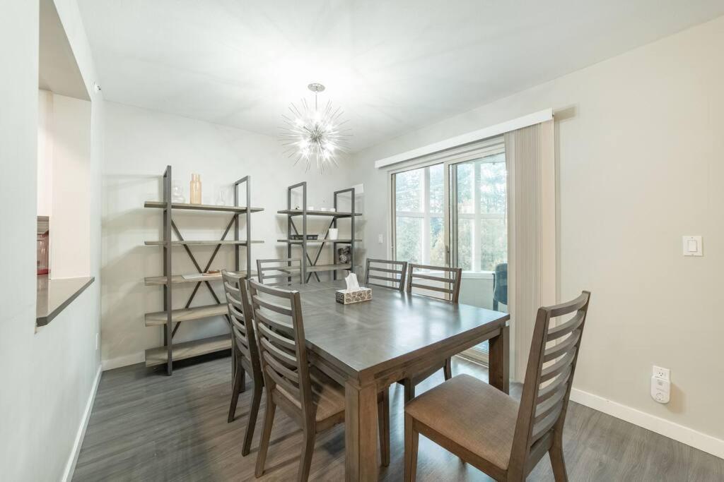 2-bdr 2-bath I 1100 Sq.ft I Walking Distance To Granville Island Vancouver