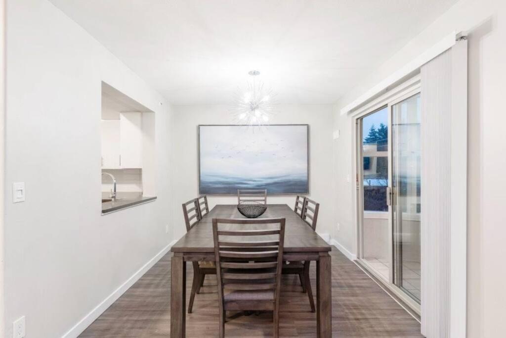 2-bdr 2-bath I 1100 Sq.ft I Walking Distance To Granville Island