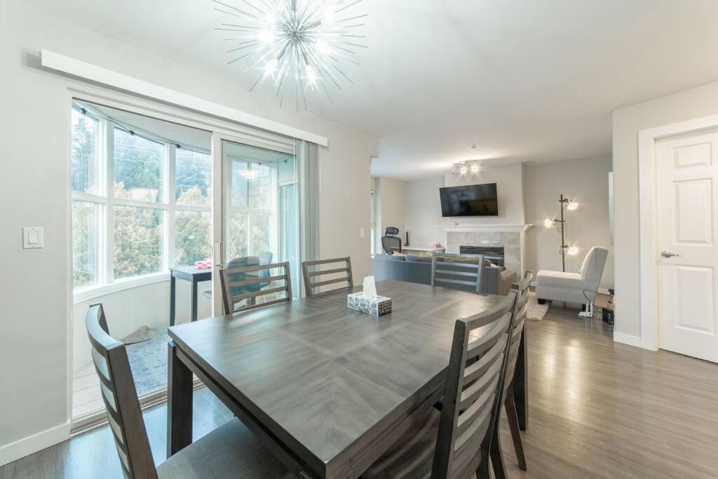 2-bdr 2-bath I 1100 Sq.ft I Walking Distance To Granville Island Apartment