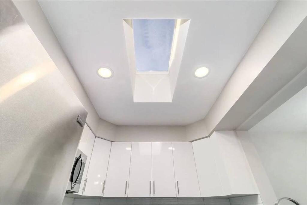 Apartment 2-bdr 2-bath I 1100 Sq.ft I Walking Distance To Granville Island Vancouver