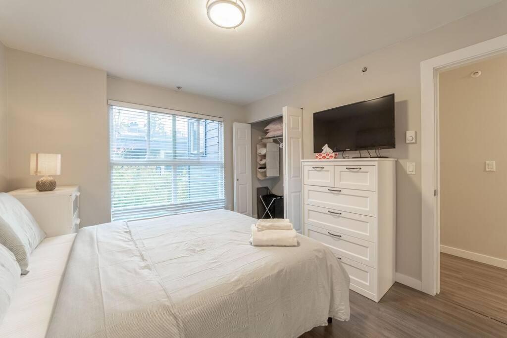2-bdr 2-bath I 1100 Sq.ft I Walking Distance To Granville Island *