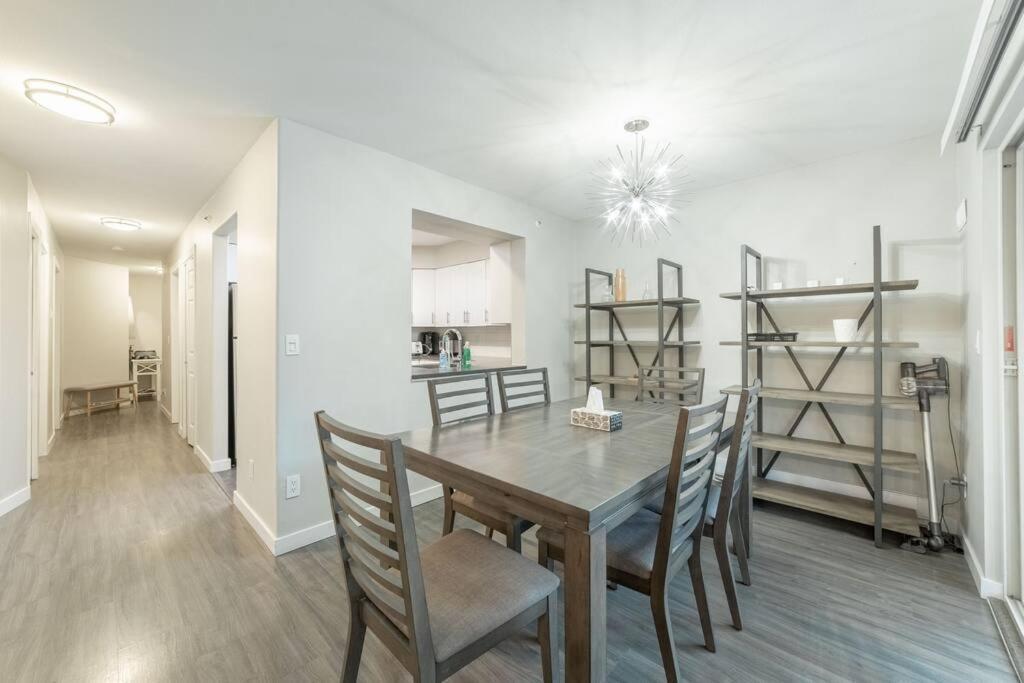 2-bdr 2-bath I 1100 Sq.ft I Walking Distance To Granville Island * Vancouver