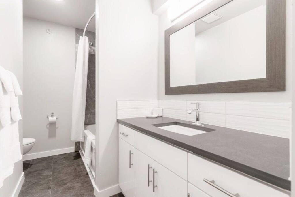 2-bdr 2-bath I 1100 Sq.ft I Walking Distance To Granville Island Apartment Vancouver