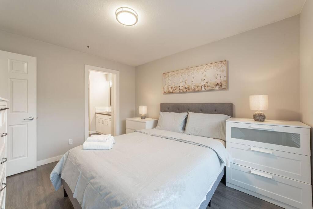 2-bdr 2-bath I 1100 Sq.ft I Walking Distance To Granville Island