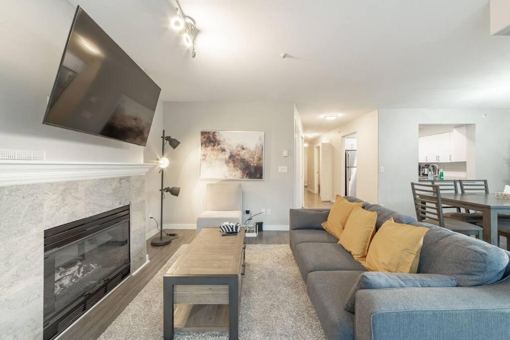 2-bdr 2-bath I 1100 Sq.ft I Walking Distance To Granville Island *