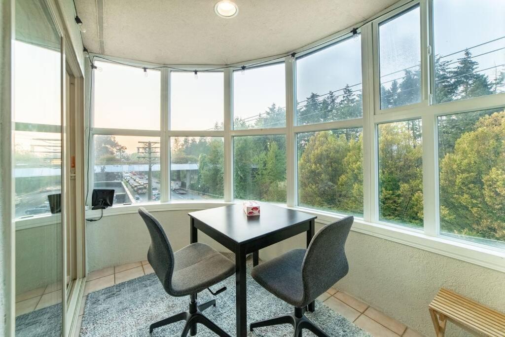 2-bdr 2-bath I 1100 Sq.ft I Walking Distance To Granville Island *