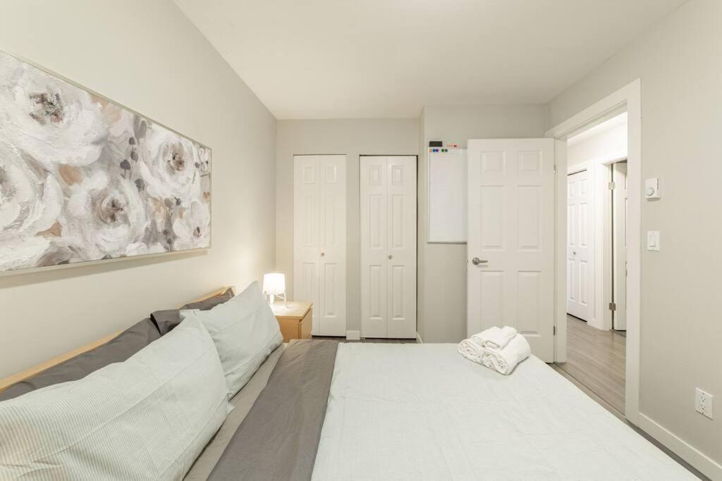 2-bdr 2-bath I 1100 Sq.ft I Walking Distance To Granville Island * Vancouver