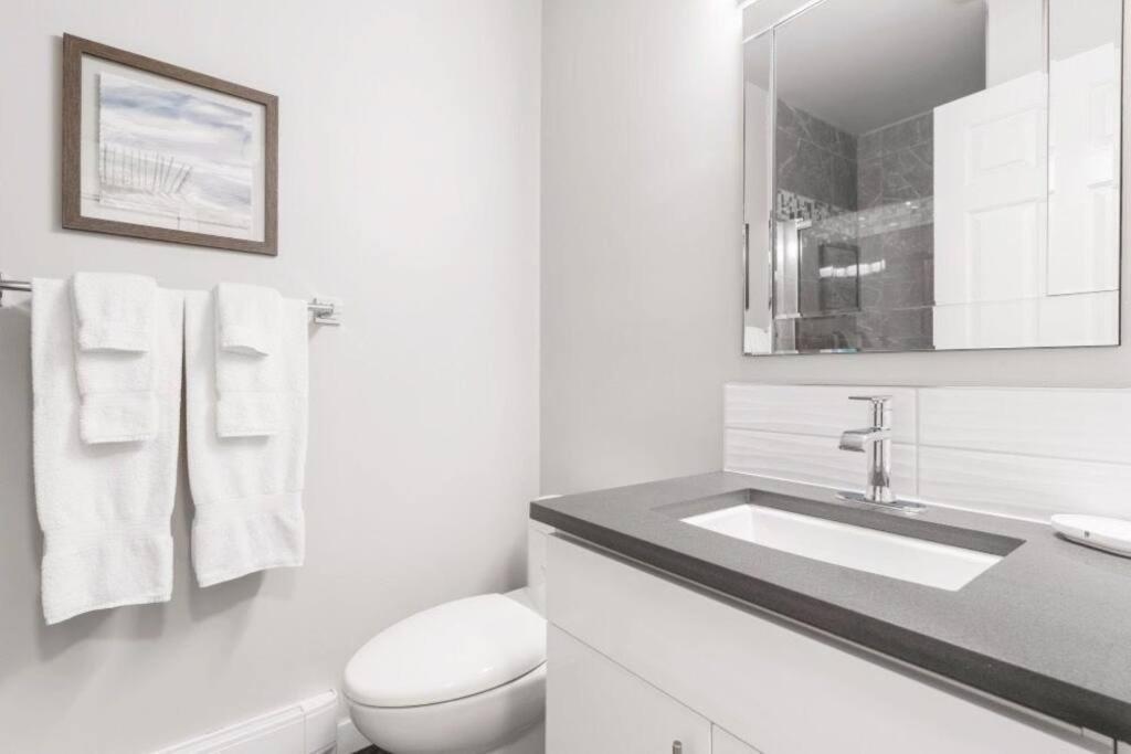 2-bdr 2-bath I 1100 Sq.ft I Walking Distance To Granville Island Vancouver