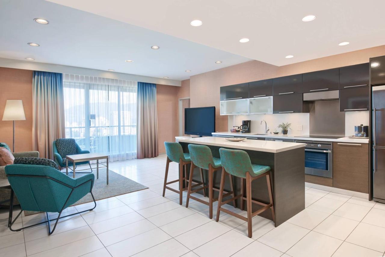 Hotel By Marriott Downtown Vancouver