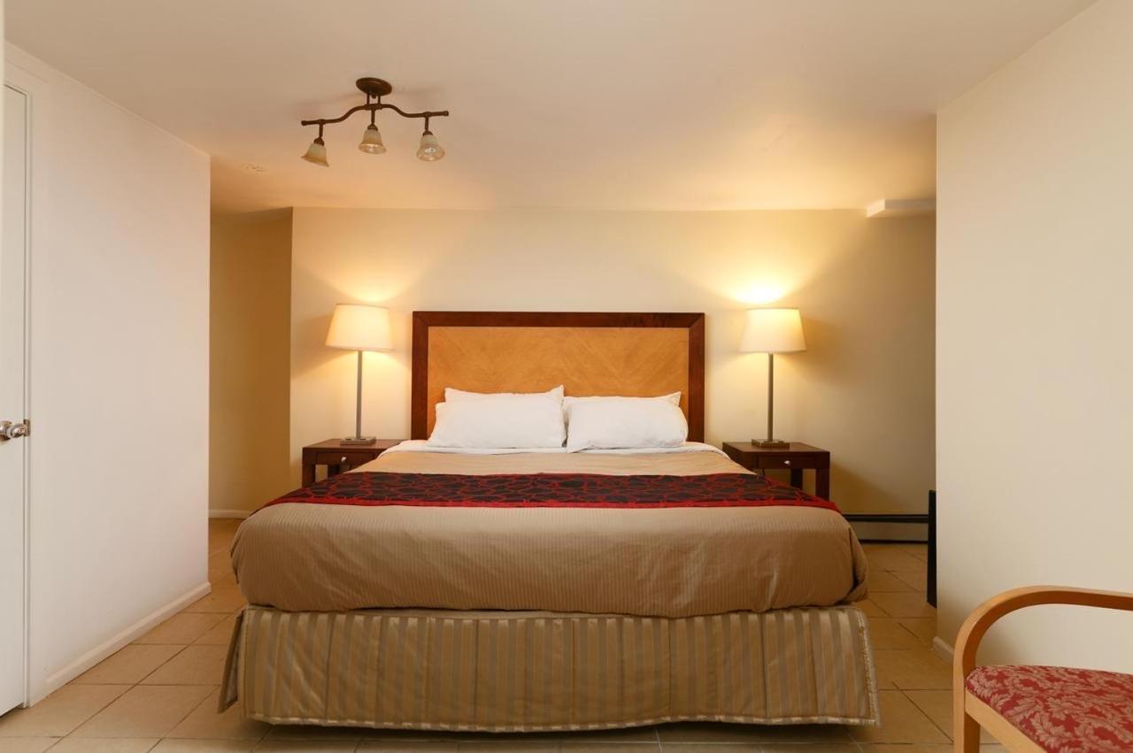Guest house West Vancouver