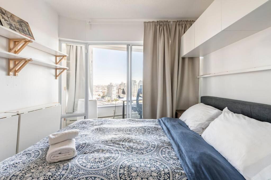 Downtown Living, Location/views/pool/workspace Apartment Vancouver