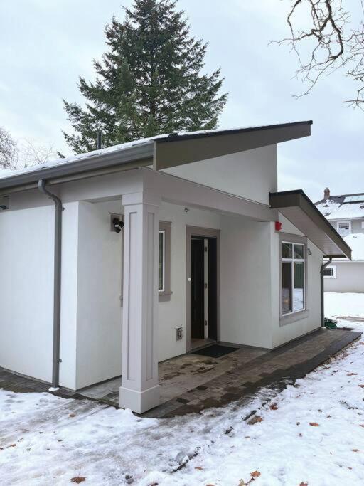 Holiday home Entire Brand New 3 Bed 2 Bath Vancouver