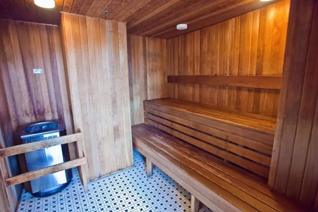 Downtown Living, Location/views/pool/workspace * Vancouver