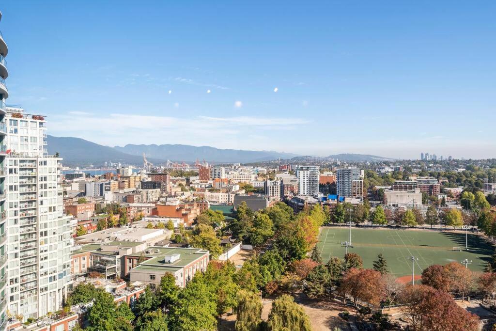 Downtown Living, Location/views/pool/workspace *