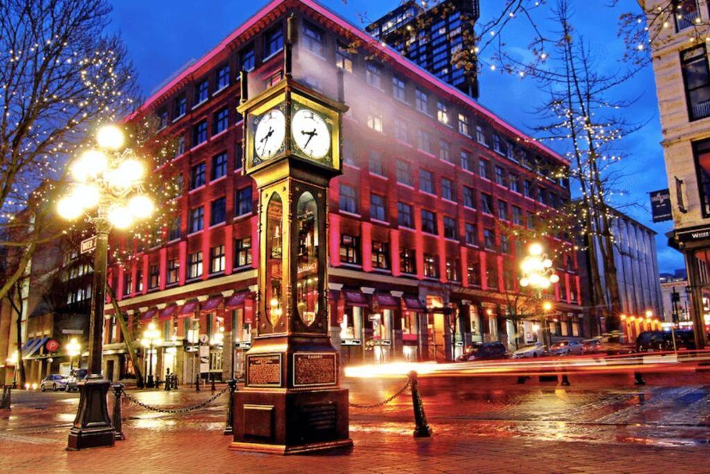 Downtown Living, Location/views/pool/workspace *